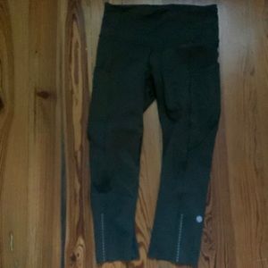 Olive cropped Lululemon leggings with pocket (unsure of style)